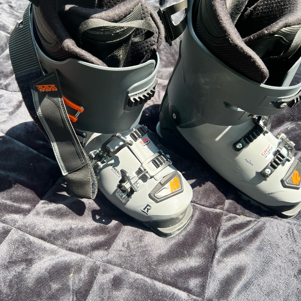 Men's Gray Ski Boots